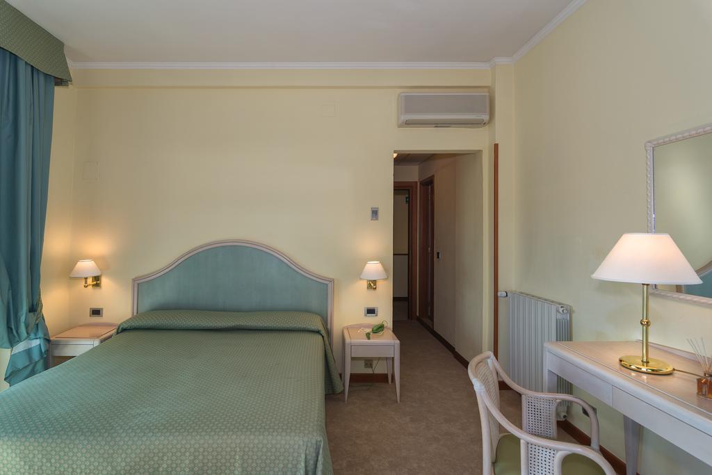 Hotel Siesta Lido di Camaiore Exterior photo